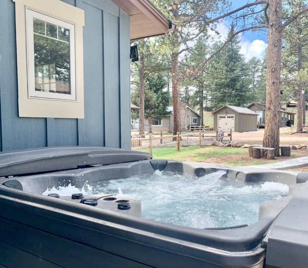 Black Bear Cabin With Hot Tub Вудленд Парк Экстерьер фото
